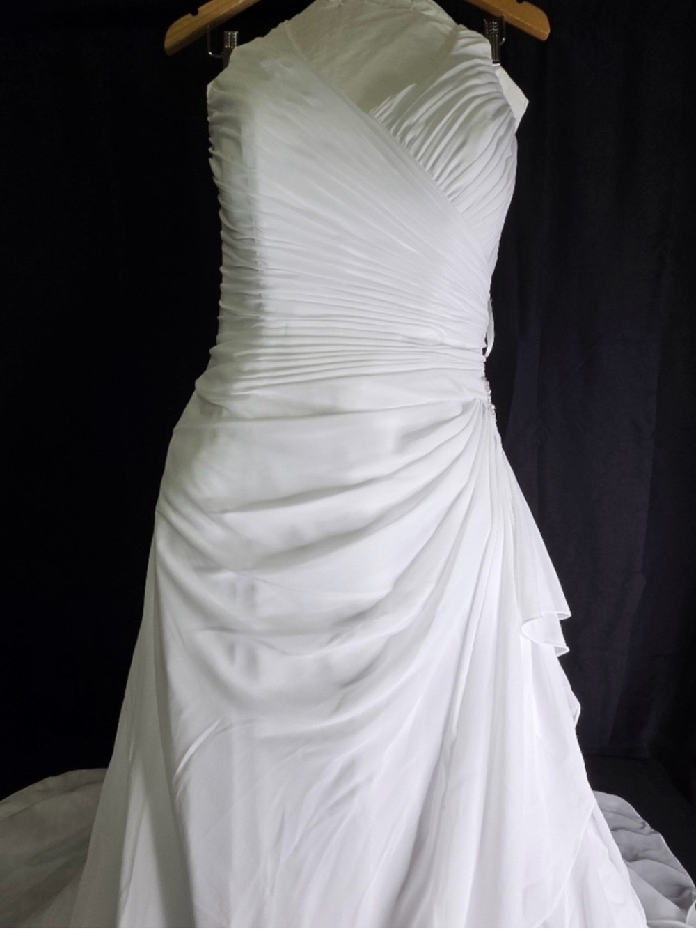 David's Bridal Diamond White Halter Neck Wedding Gown Size 18W Style 9WG 3260 - Picture 7 of 9